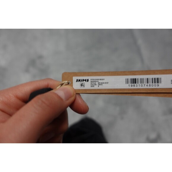 SKIMS Small Black Onyx Fits Everybody Bandeau BR-BAN-9167 NWT - Picture 6 of 7